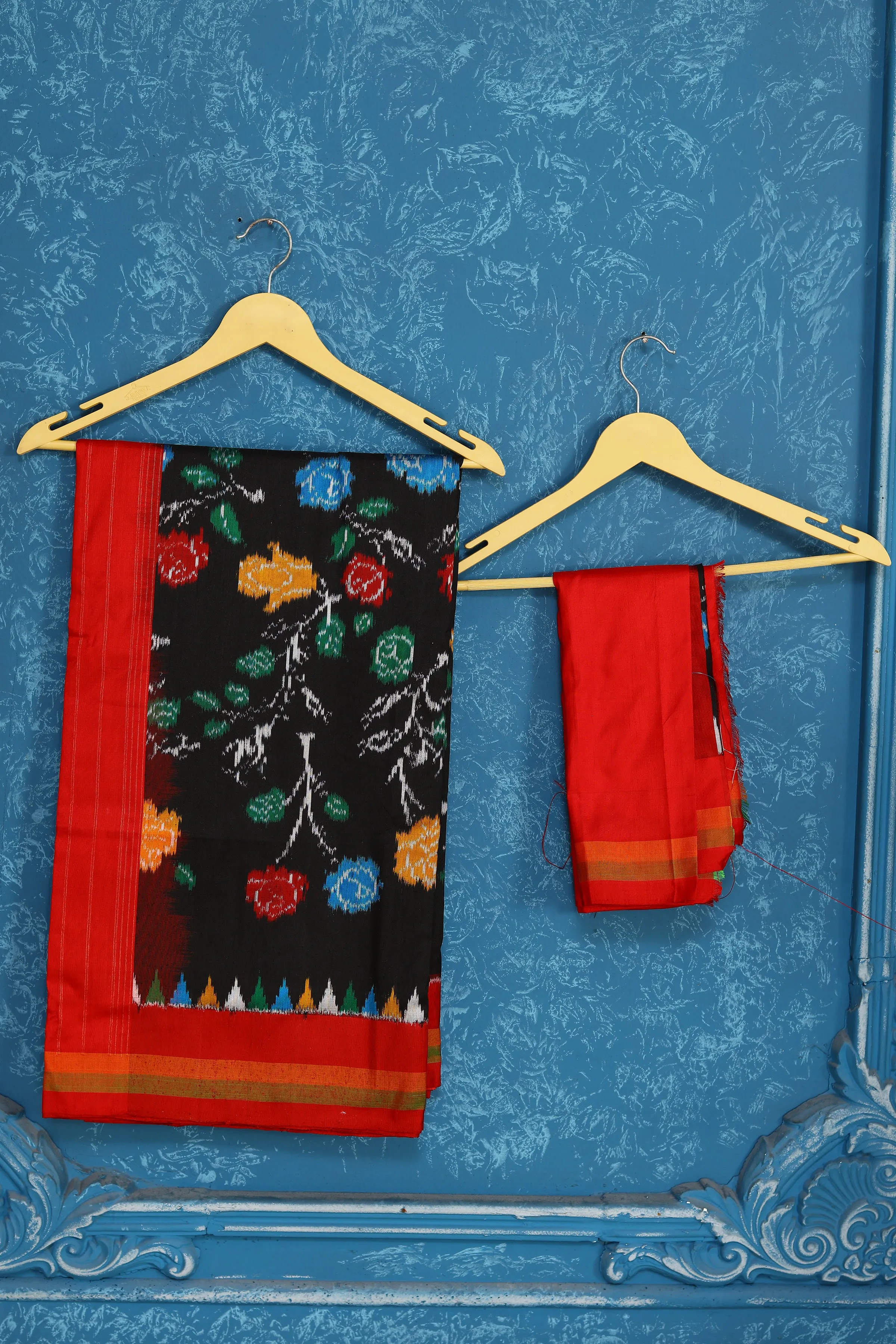 91A446 Black Pochampally Ikkat Saree with Red Border