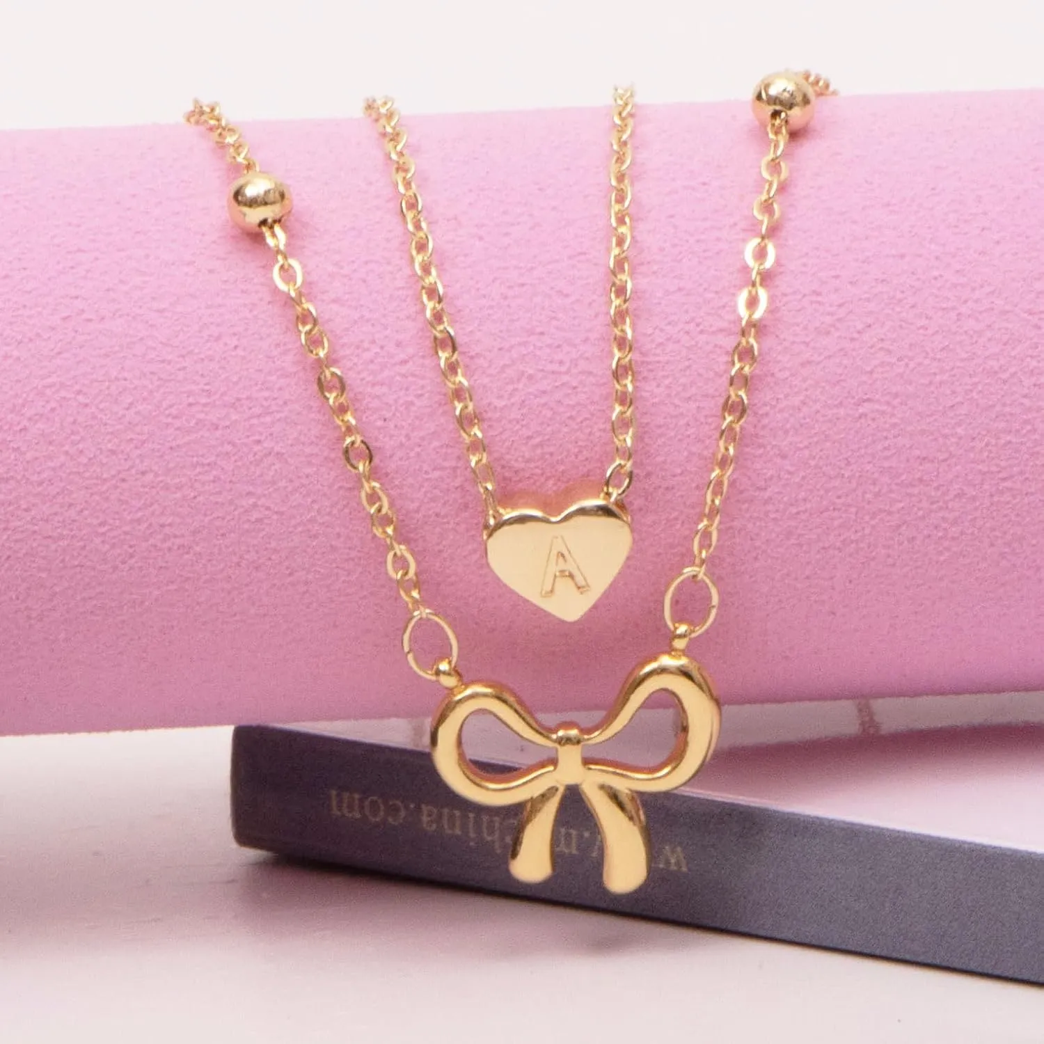 Initial Necklaces for Women, 18k Gold Plated Bow Necklace Dainty Letter Necklace Charm Personalized A-Z Pendant Choker Necklace Dainty Letter Name Choker Necklaces Gold Jewelry Necklace for Women Gifts