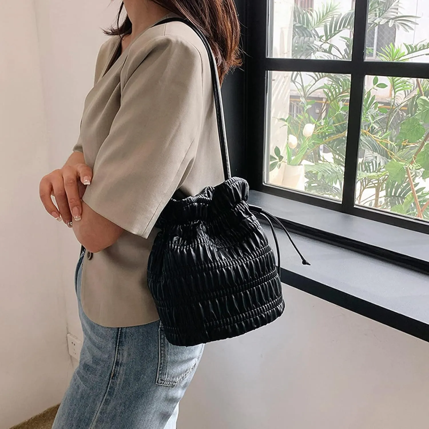 Ladies Crossbody Bag Shoulder Bag Large Capacity Personality Solid Colour Bright Surface Drawstring (Black, One Size)
