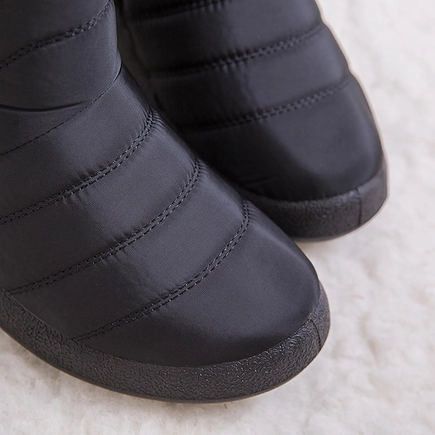 oiangi Snow Boots for Women Waterproof Fashion Solid Round Toe Slip-on Platform Ankle Boots Winter Comfortable Warm Quilted Outdoor Casual Flat Shoes