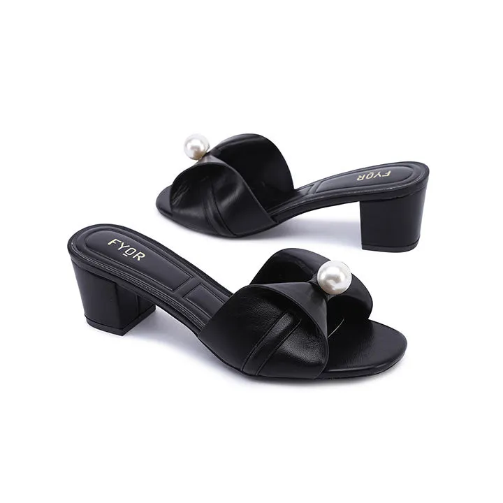 Pearl Bow Mule BB 67