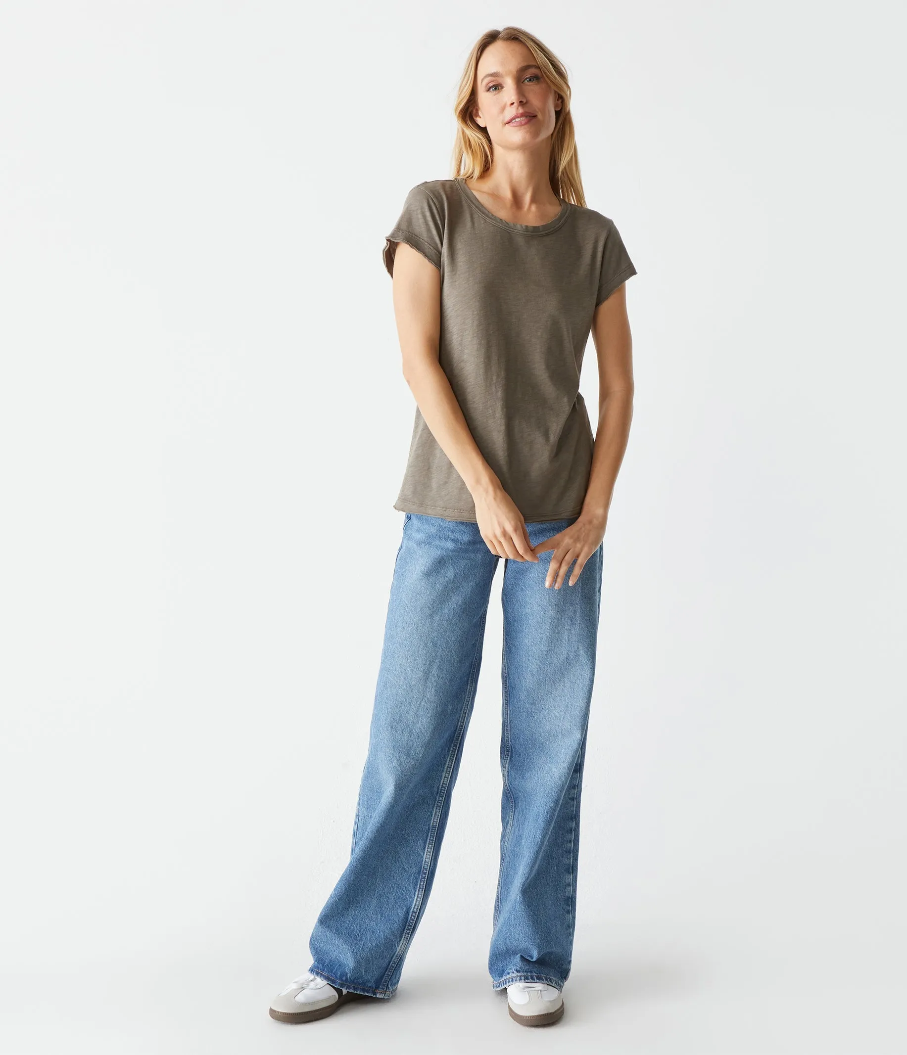 TRUDY SUPIMA TEE IN OLIVE
