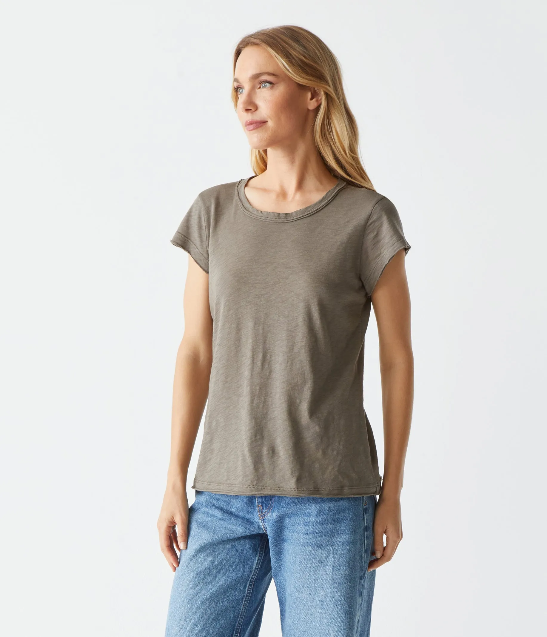 TRUDY SUPIMA TEE IN OLIVE