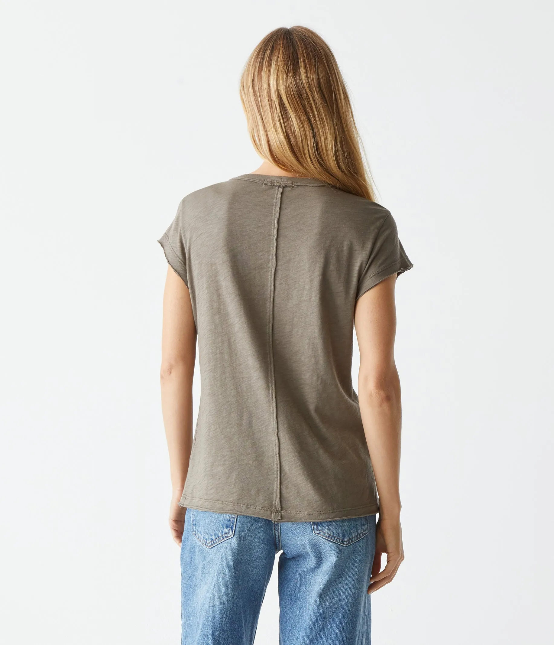 TRUDY SUPIMA TEE IN OLIVE