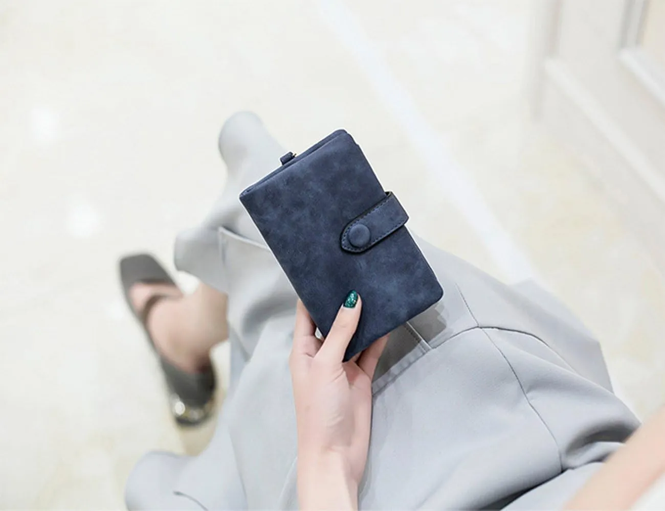Wallets for Women Bifold Small Rfid Soft Leather Ladies Wallets Trifold Womens Wallets Billfolds Mini Wristlet Clutch Cute Zipper Coin Purse with Wrist Strap