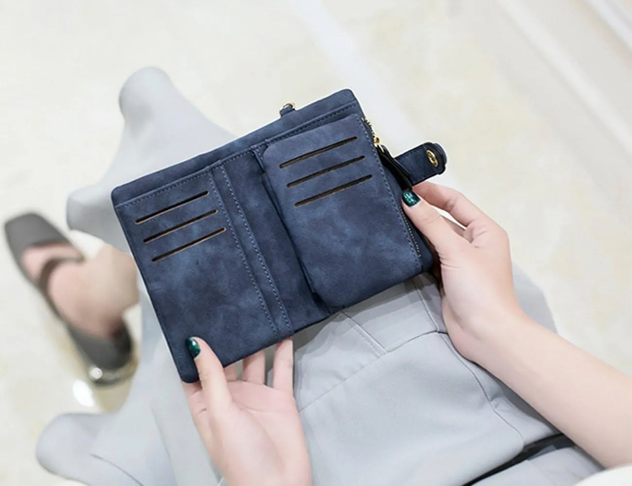 Wallets for Women Bifold Small Rfid Soft Leather Ladies Wallets Trifold Womens Wallets Billfolds Mini Wristlet Clutch Cute Zipper Coin Purse with Wrist Strap